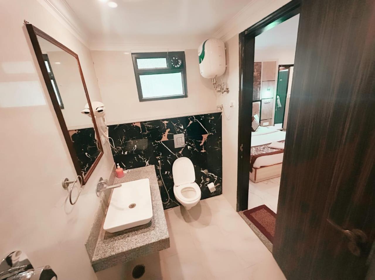 Hotel The Almora Residency - Complimentary Airport Trasnfer Nueva Delhi Exterior foto
