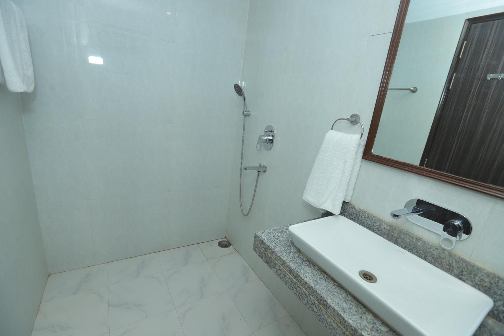Hotel The Almora Residency - Complimentary Airport Trasnfer Nueva Delhi Exterior foto