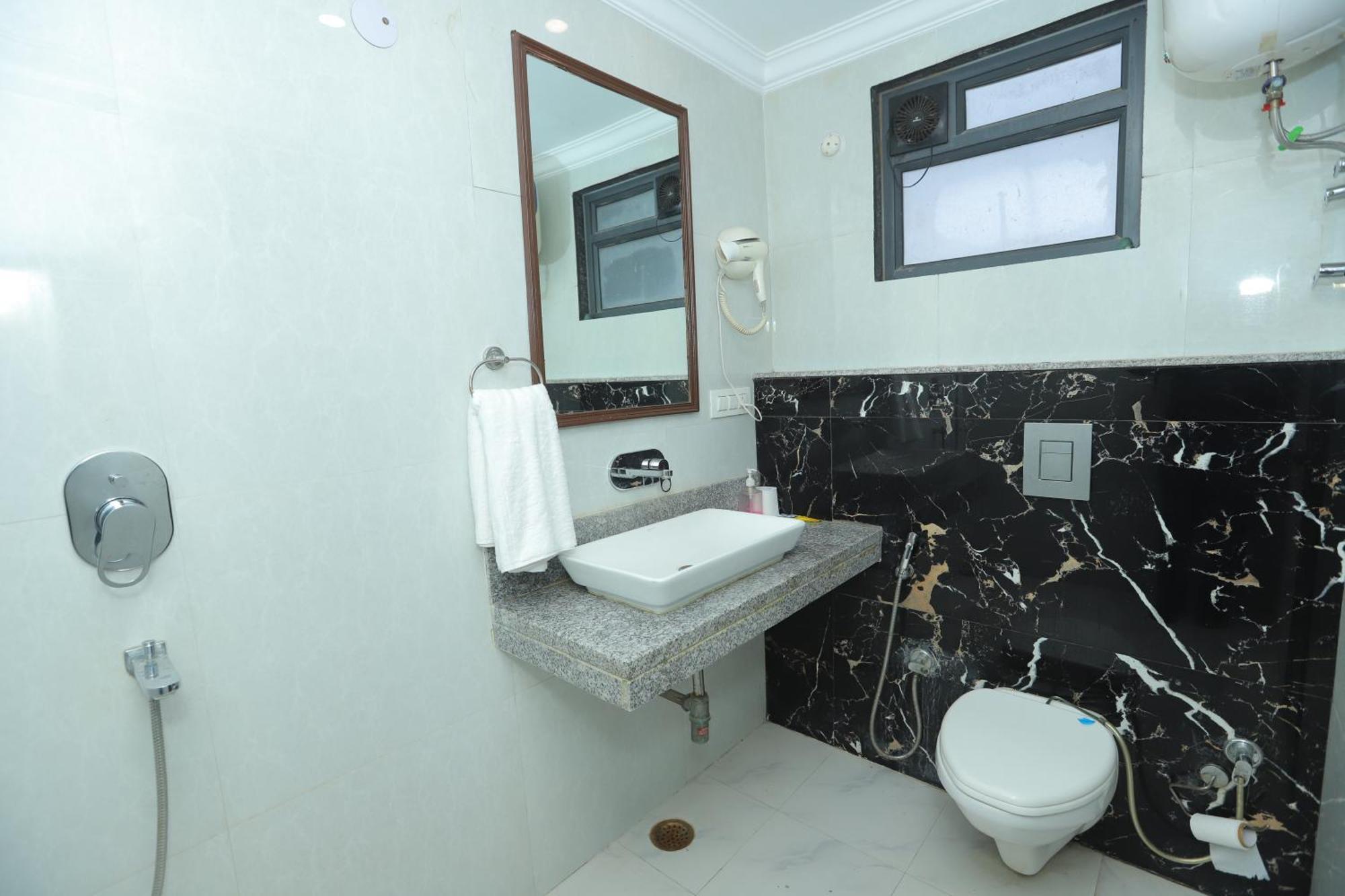 Hotel The Almora Residency - Complimentary Airport Trasnfer Nueva Delhi Exterior foto