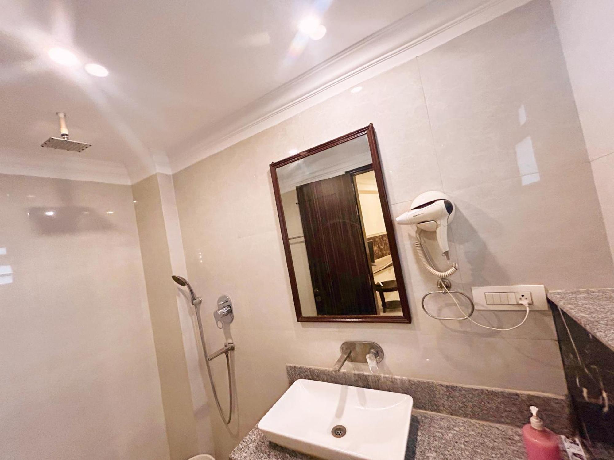 Hotel The Almora Residency - Complimentary Airport Trasnfer Nueva Delhi Exterior foto
