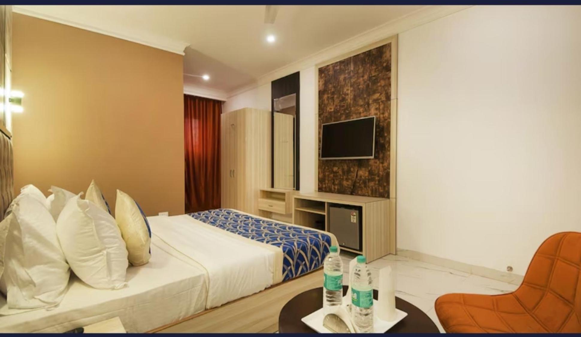 Hotel The Almora Residency - Complimentary Airport Trasnfer Nueva Delhi Habitación foto