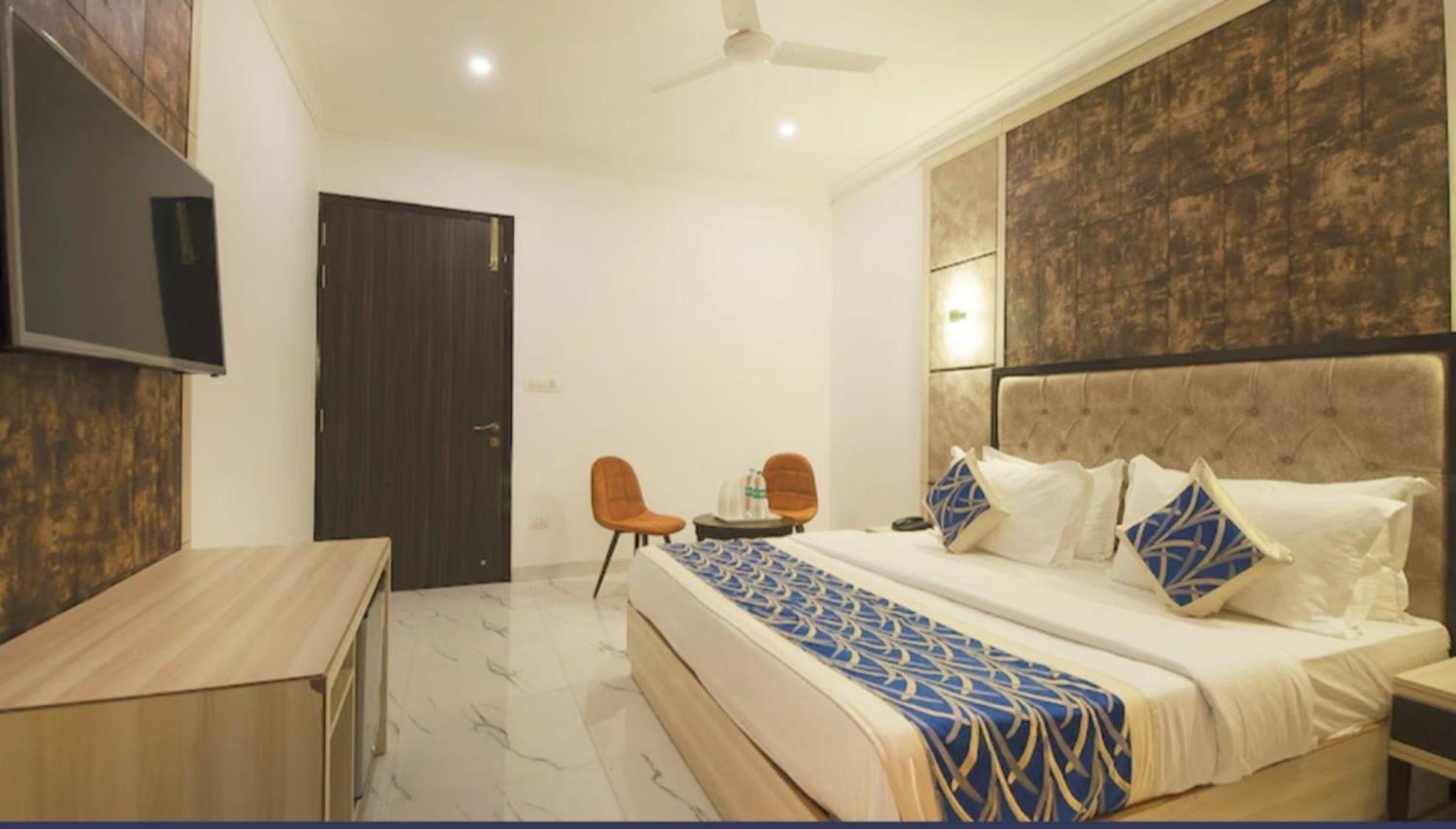 Hotel The Almora Residency - Complimentary Airport Trasnfer Nueva Delhi Habitación foto