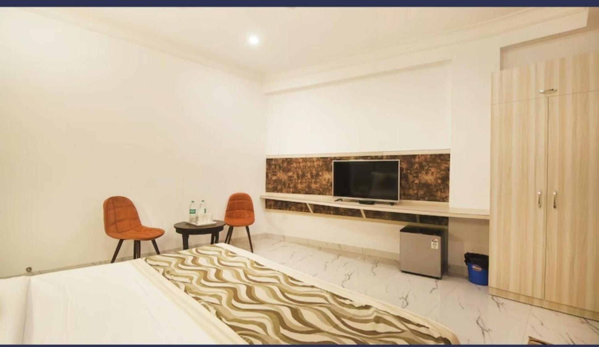 Hotel The Almora Residency - Complimentary Airport Trasnfer Nueva Delhi Habitación foto