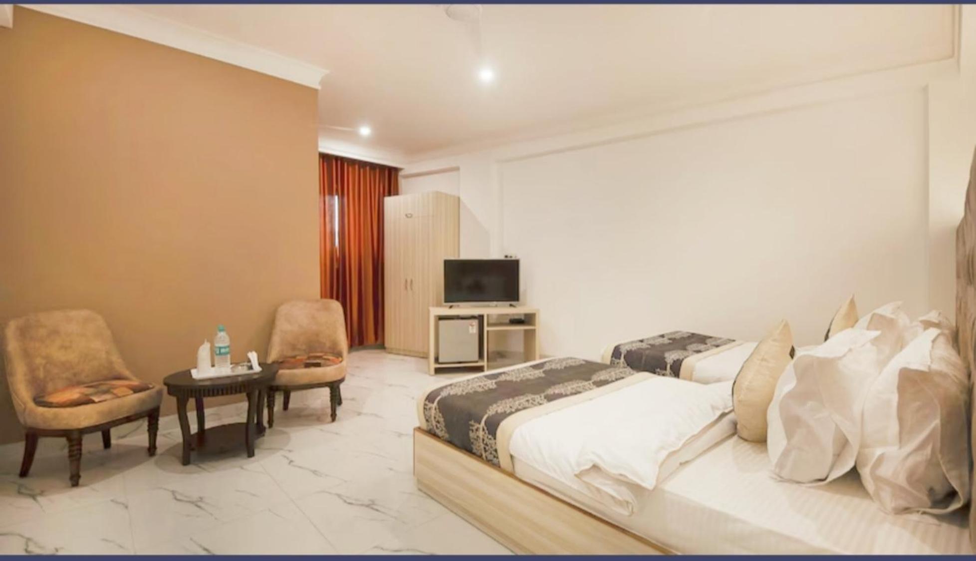 Hotel The Almora Residency - Complimentary Airport Trasnfer Nueva Delhi Habitación foto