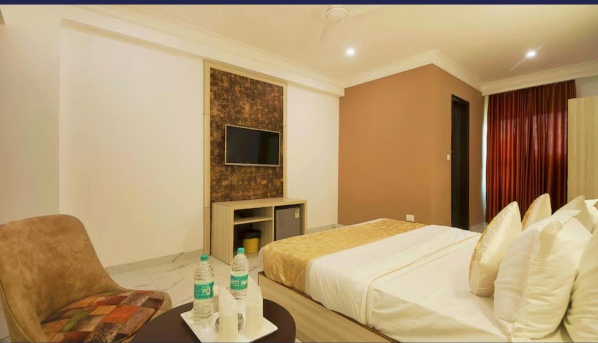 Hotel The Almora Residency - Complimentary Airport Trasnfer Nueva Delhi Habitación foto