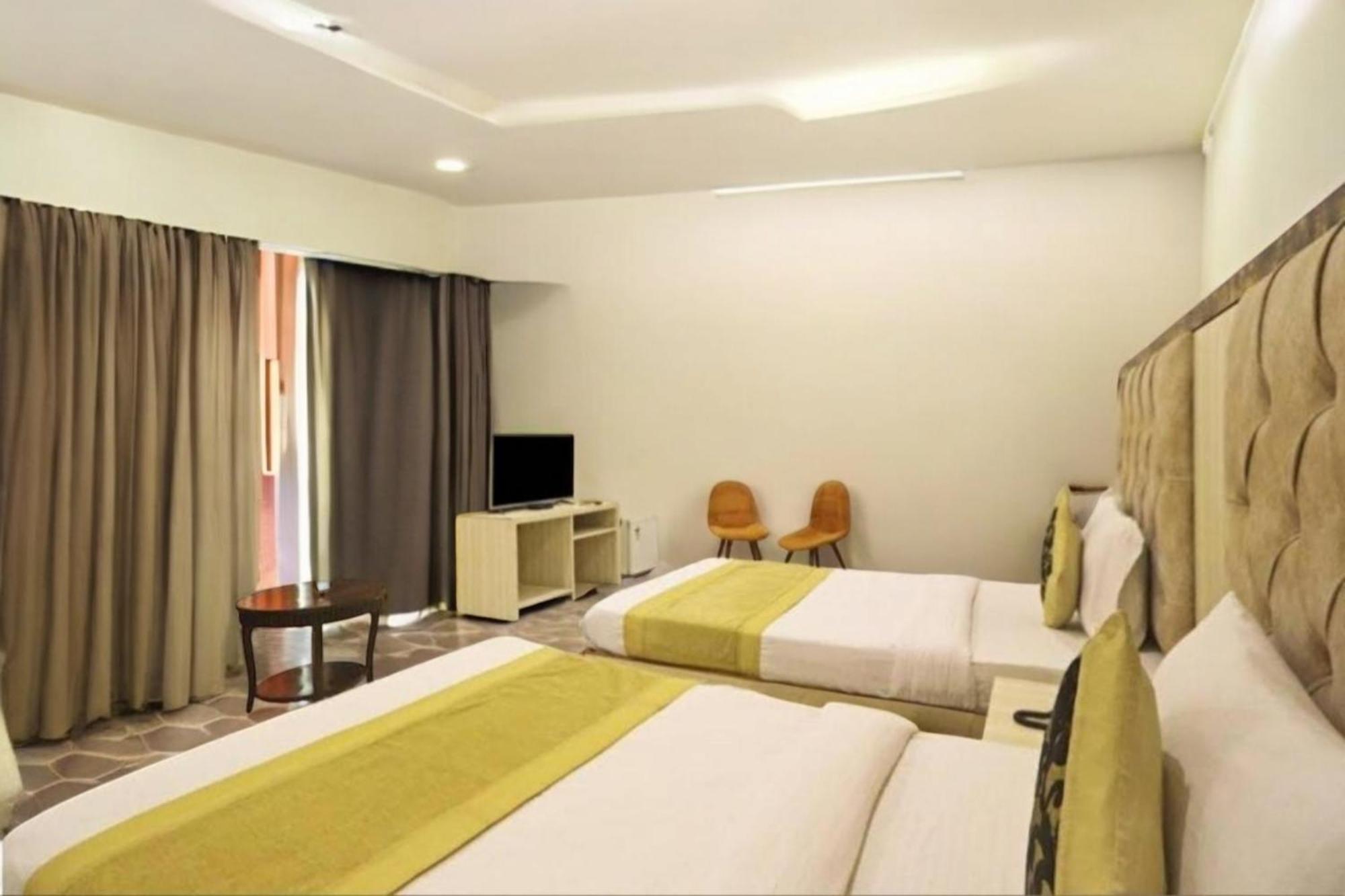 Hotel The Almora Residency - Complimentary Airport Trasnfer Nueva Delhi Exterior foto