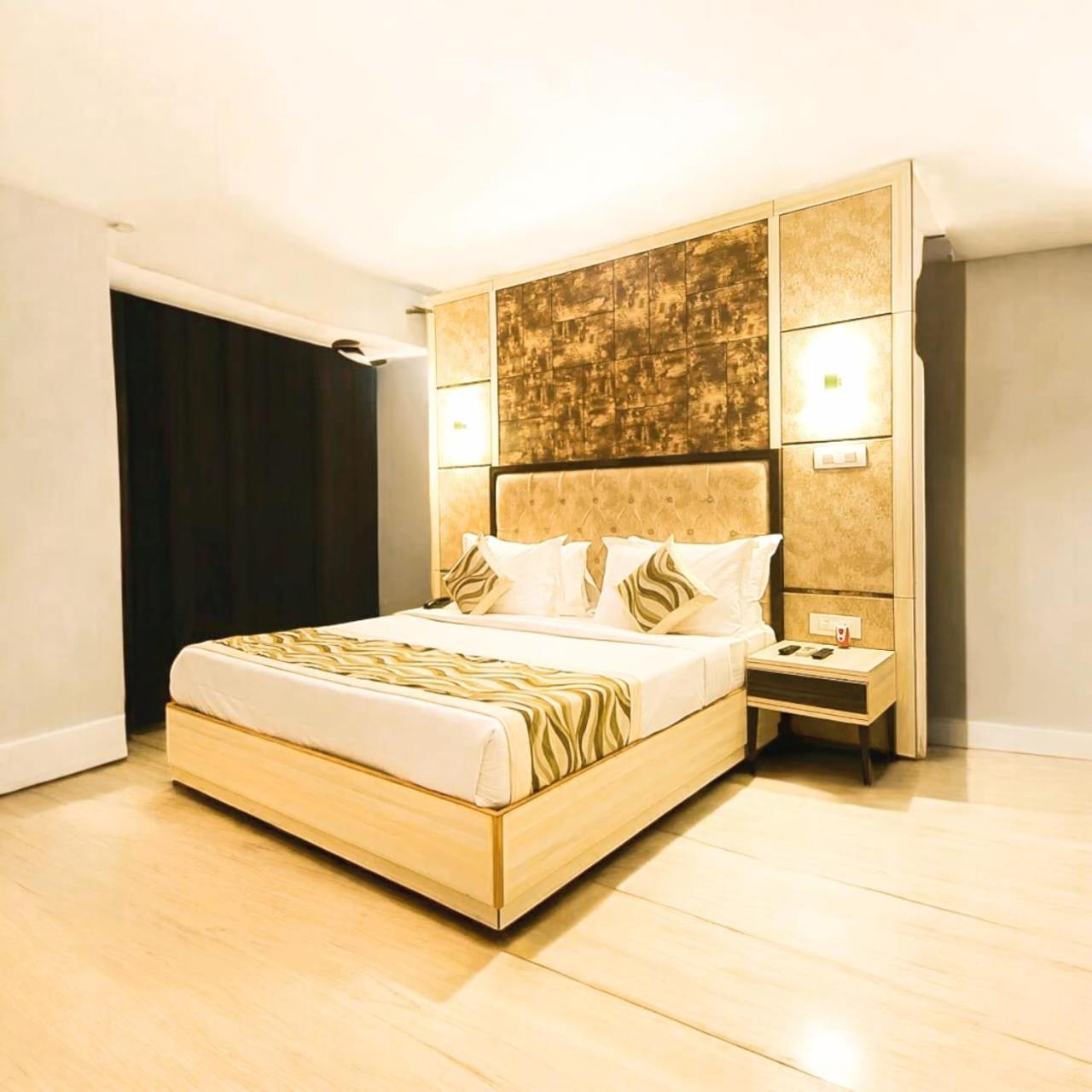 Hotel The Almora Residency - Complimentary Airport Trasnfer Nueva Delhi Exterior foto